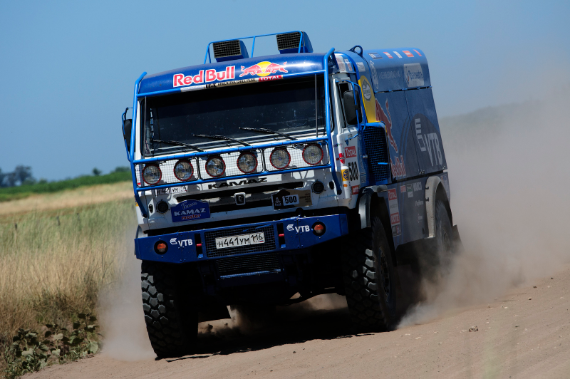 Illustration for article titled The Dakar Race Looks Pretty Much Like A Post-Apocalyptic Hellscape
